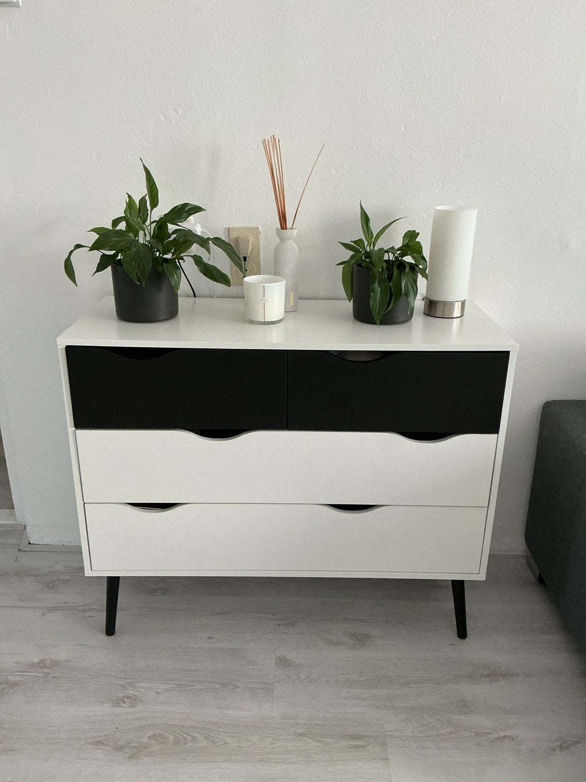 Moderne ladekast wit met zwart, 4 laden, Ophalen, 50 tot 100 cm, Zo goed als nieuw, 3 of 4 laden