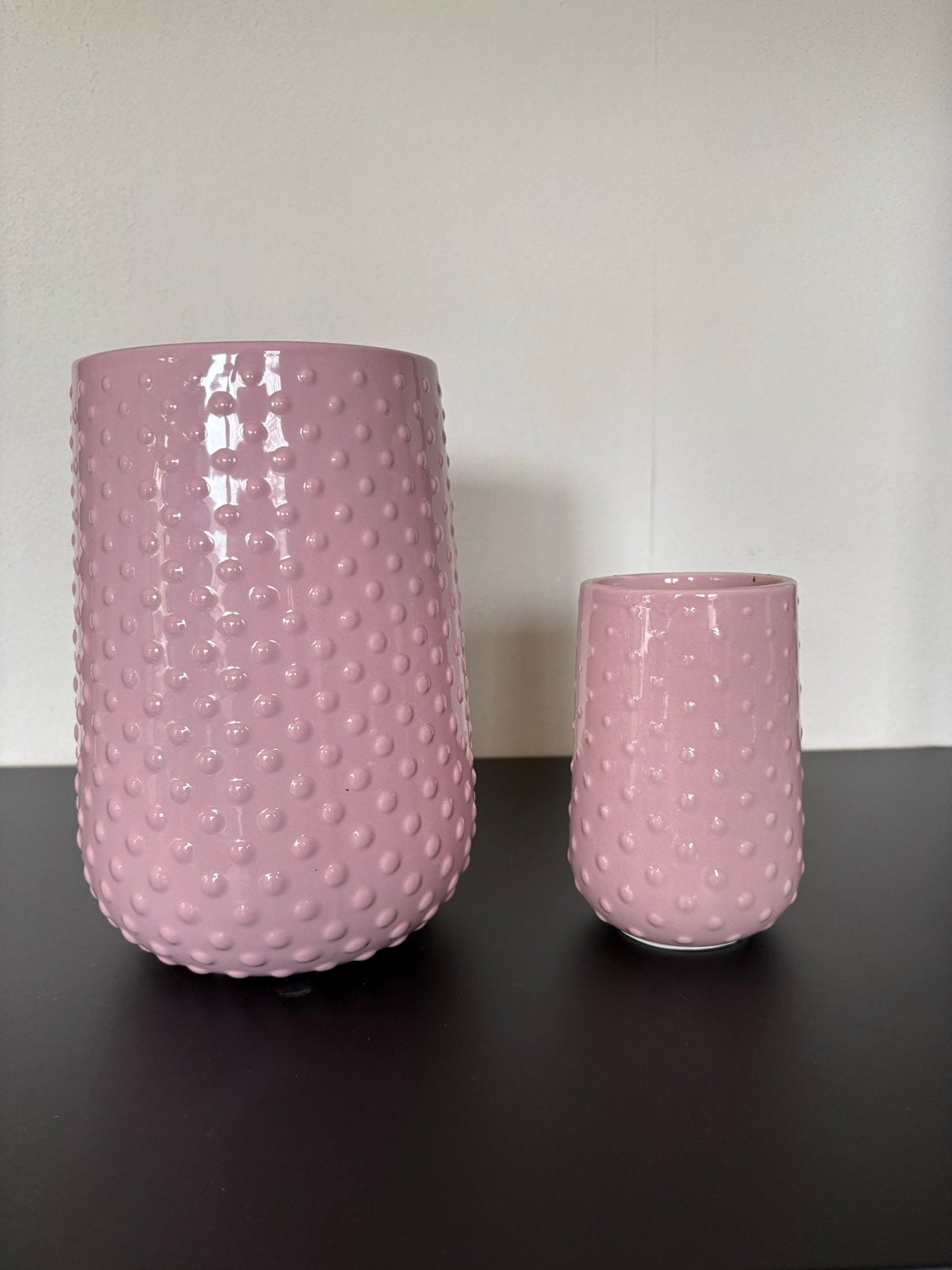 Set van 2 roze vazen met bubbelpatroon, Met patroon/structuur, Ophalen of Verzenden, Zo goed als nieuw, Roze