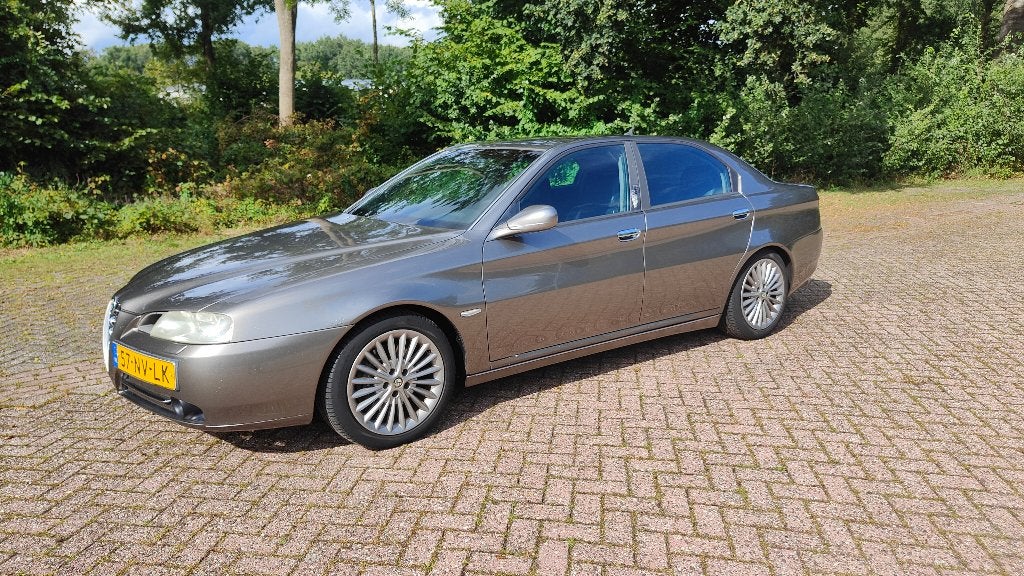 Alfa Romeo 166 2.5 V6 Busso – 2004 – Savali VIP – 322.000 km, Voorwielaandrijving, Zwart, Automatische klimaatregeling, 1465 kg