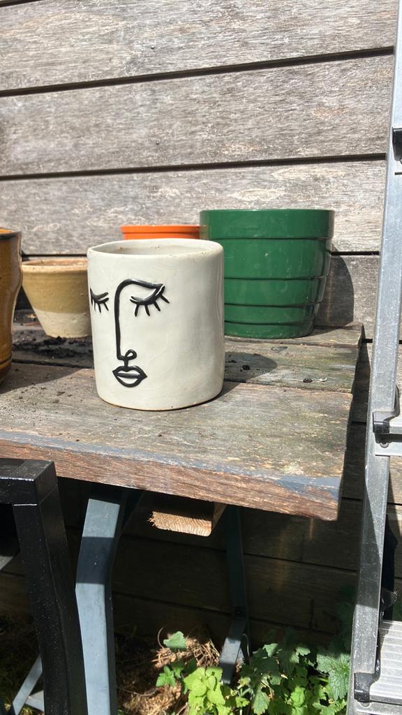Leuke bloempot, Tuin en Terras, Bloempotten, Ophalen, Rond, Zo goed als nieuw, Aardewerk