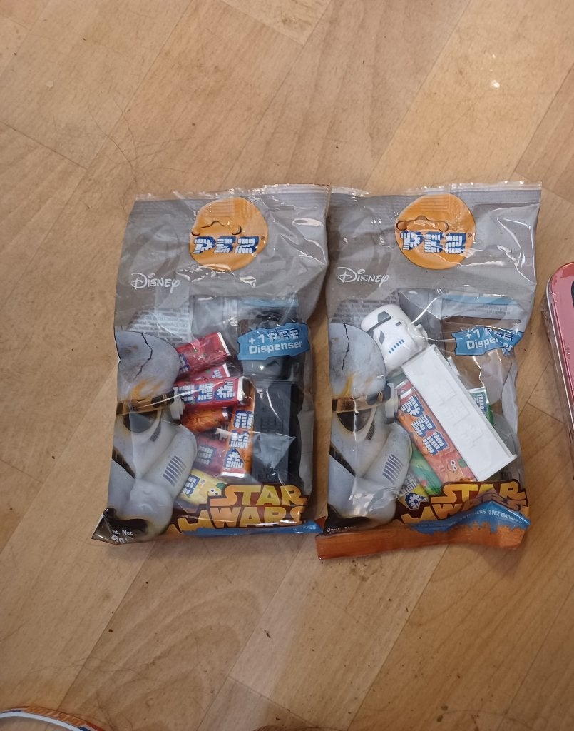 disney 2 PEZ star wars 1 x stormtrooper 1 x darth vader, Verzamelen, Ophalen, Overige figuren, Nieuw, Beeldje of Figuurtje