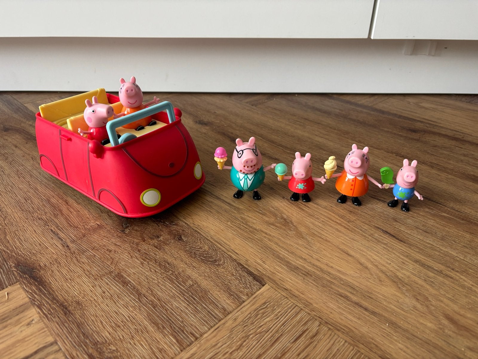 Peppa Pig speelset met auto en figuren, Ophalen, Zo goed als nieuw