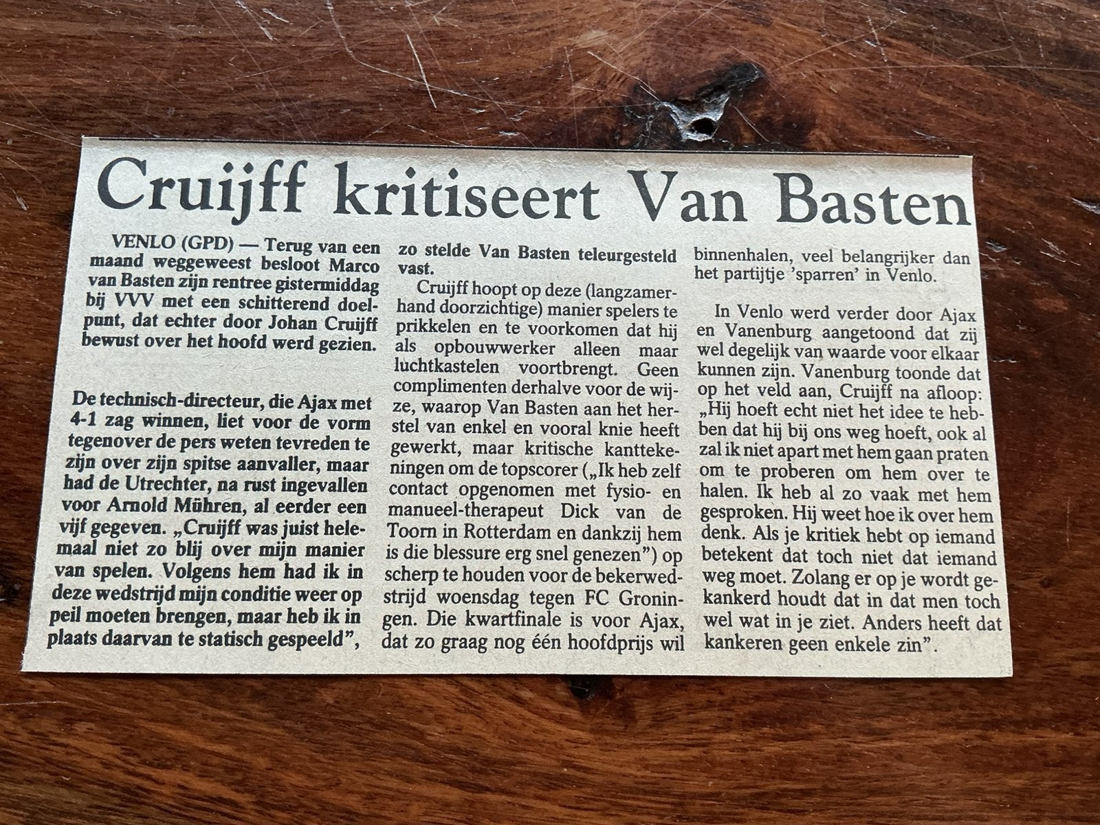 Voetbal krantenartikel Cruijff kritiseert V Basten 1986 Ajax, Ophalen of Verzenden, Knipsel(s)