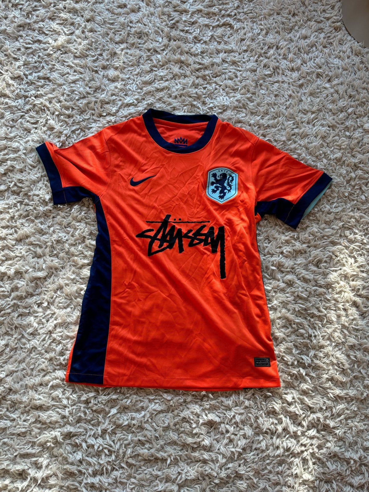Stussy x Nike x KNVB Oranje Voetbalshirt, Kleding | Heren, Sportkleding, Maat 48/50 (M), Nieuw, Oranje, Ophalen of Verzenden