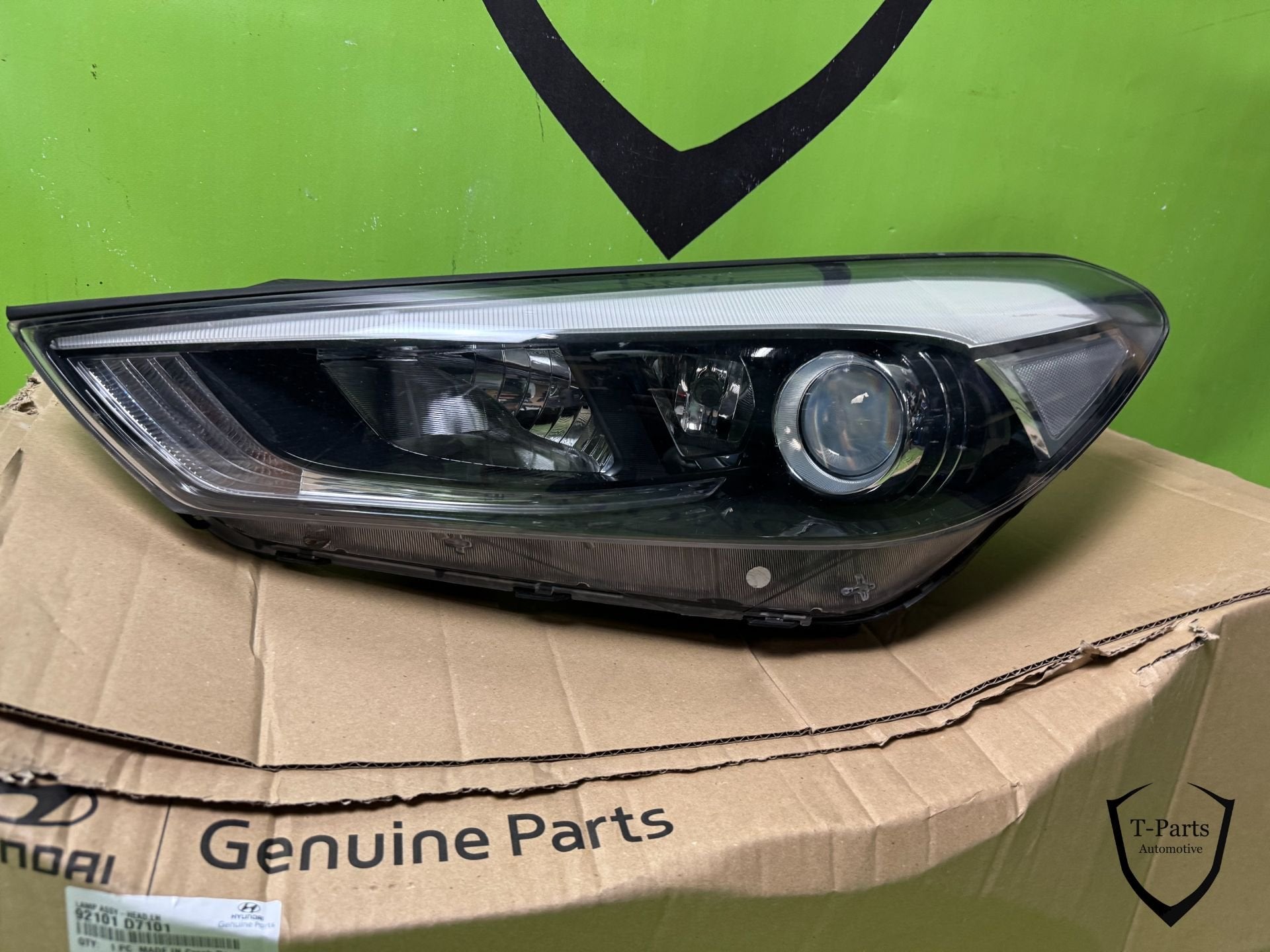 hyundai tucson koplamp links 92101D7101 92101D7100, Gebruikt, Heolleung-ro 12
06797  Seoul, Ophalen of Verzenden, Info@hyundai.com
