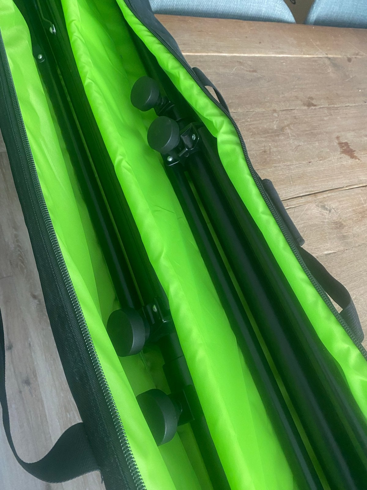 Gravity Set Speaker Stand incl. tas - Zo goed als nieuw, Instrumentstandaard, Speaker, Ophalen of Verzenden, Zo goed als nieuw