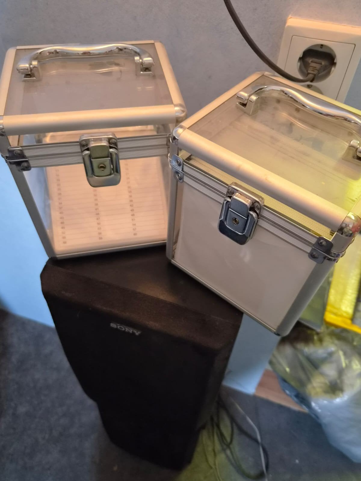 2x CD/DVD koffertjes - Ideaal voor opslag en transport, Ophalen, Gebruikt, 75 tot 150 discs, Metaal