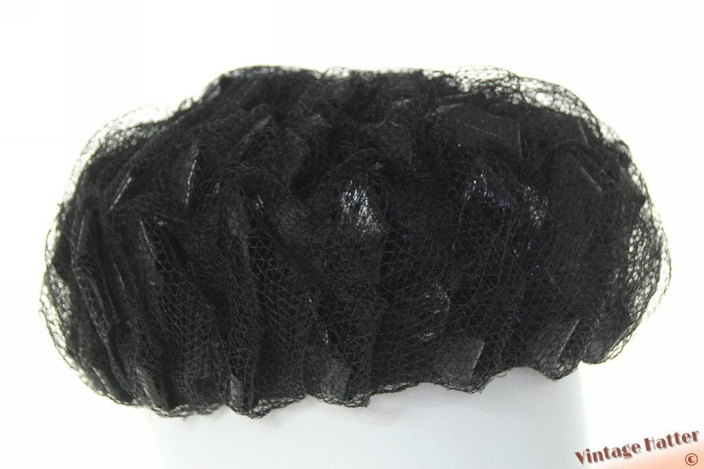 Vintage Dameshoed zwart polyester mix 57-59 gratis verzenden, Hoed, Ophalen of Verzenden, Zo goed als nieuw, 58 cm (L, 7¼ inch) of meer