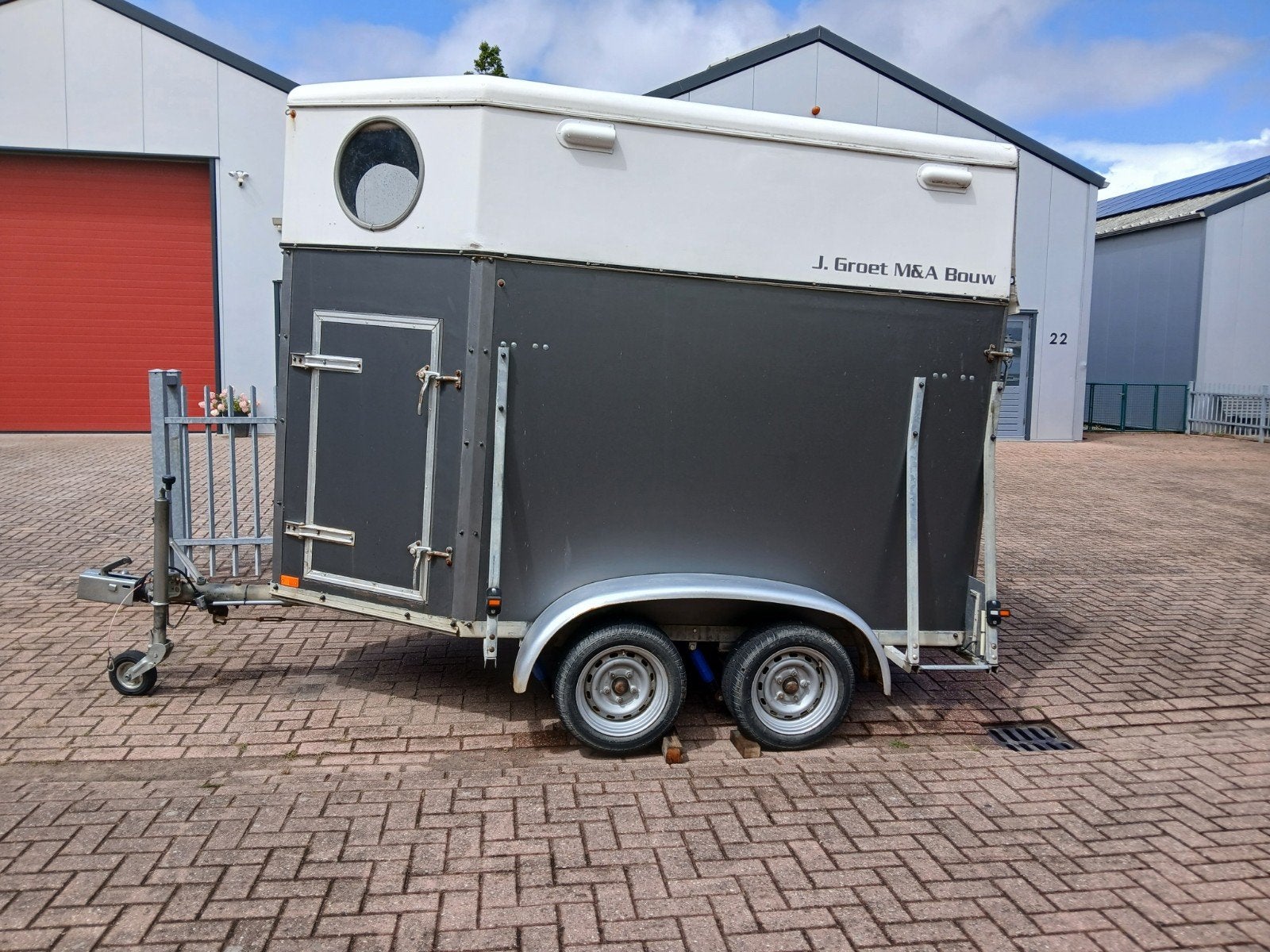 Germania 2 paards trailer, Dieren en Toebehoren, Ophalen, Zo goed als nieuw, Hout, 2-paards trailer