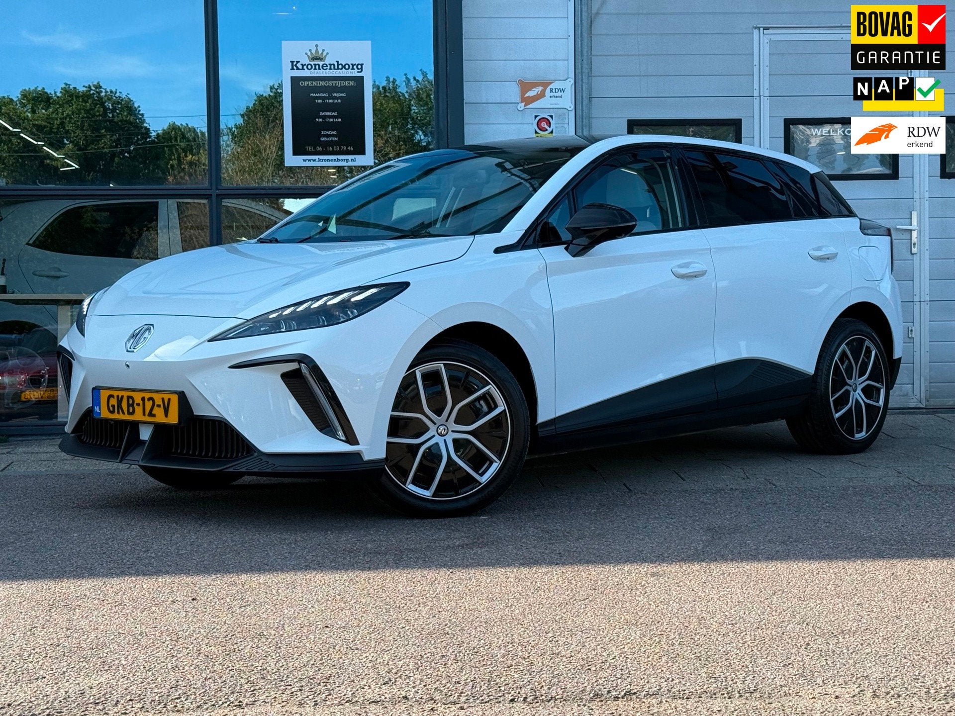 MG MG4 Electric Trophy Extended Range 77 kWh| CARPLAY| NAVI|, Auto's, Automaat, Dealer onderhouden, Gebruikt, Wit