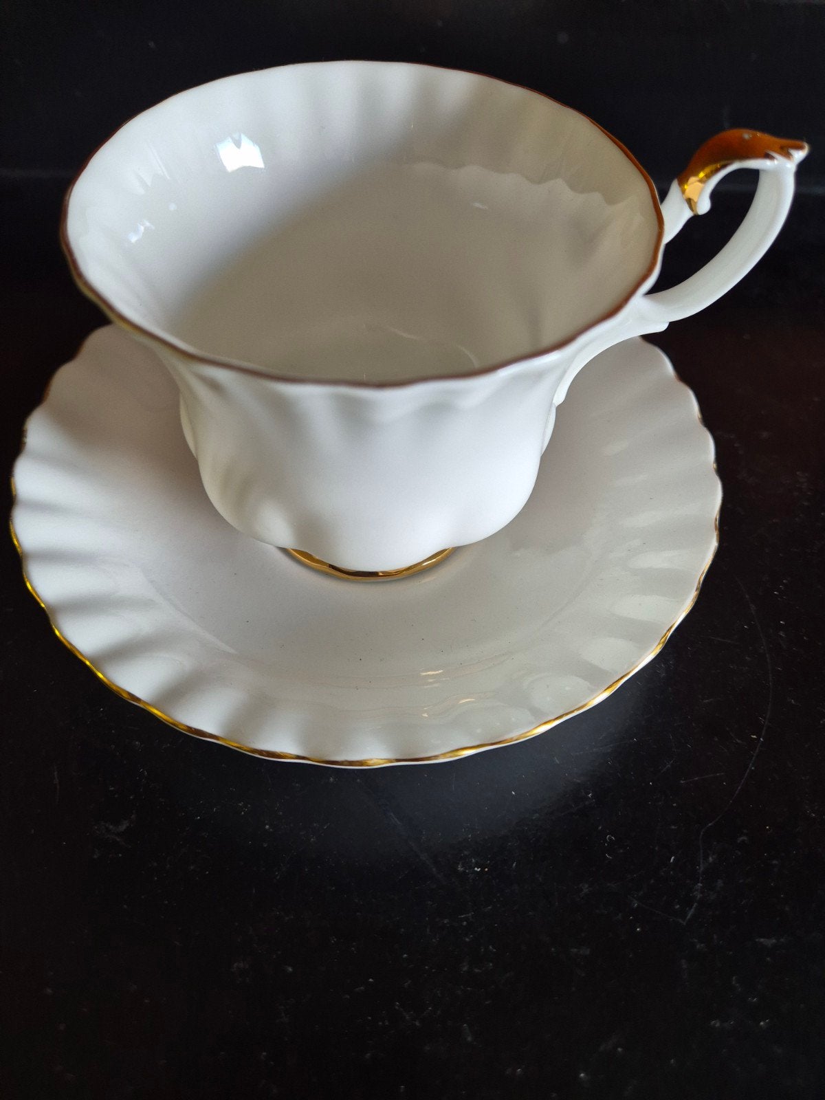 Val d or royal albert porselein, Ophalen of Verzenden, Zo goed als nieuw, Porselein, Kop en/of schotel