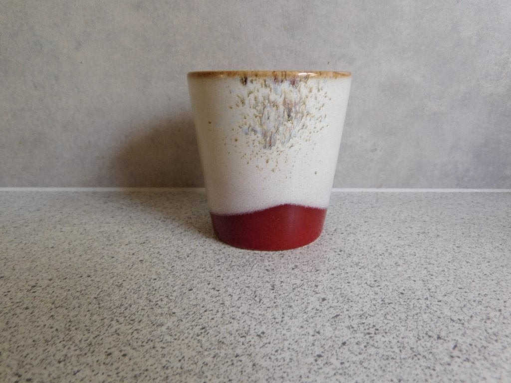 Mok 200 ml. Beige Rood HK Living, Huis en Inrichting, Overige merken, Keramiek, Ophalen of Verzenden, Zo goed als nieuw