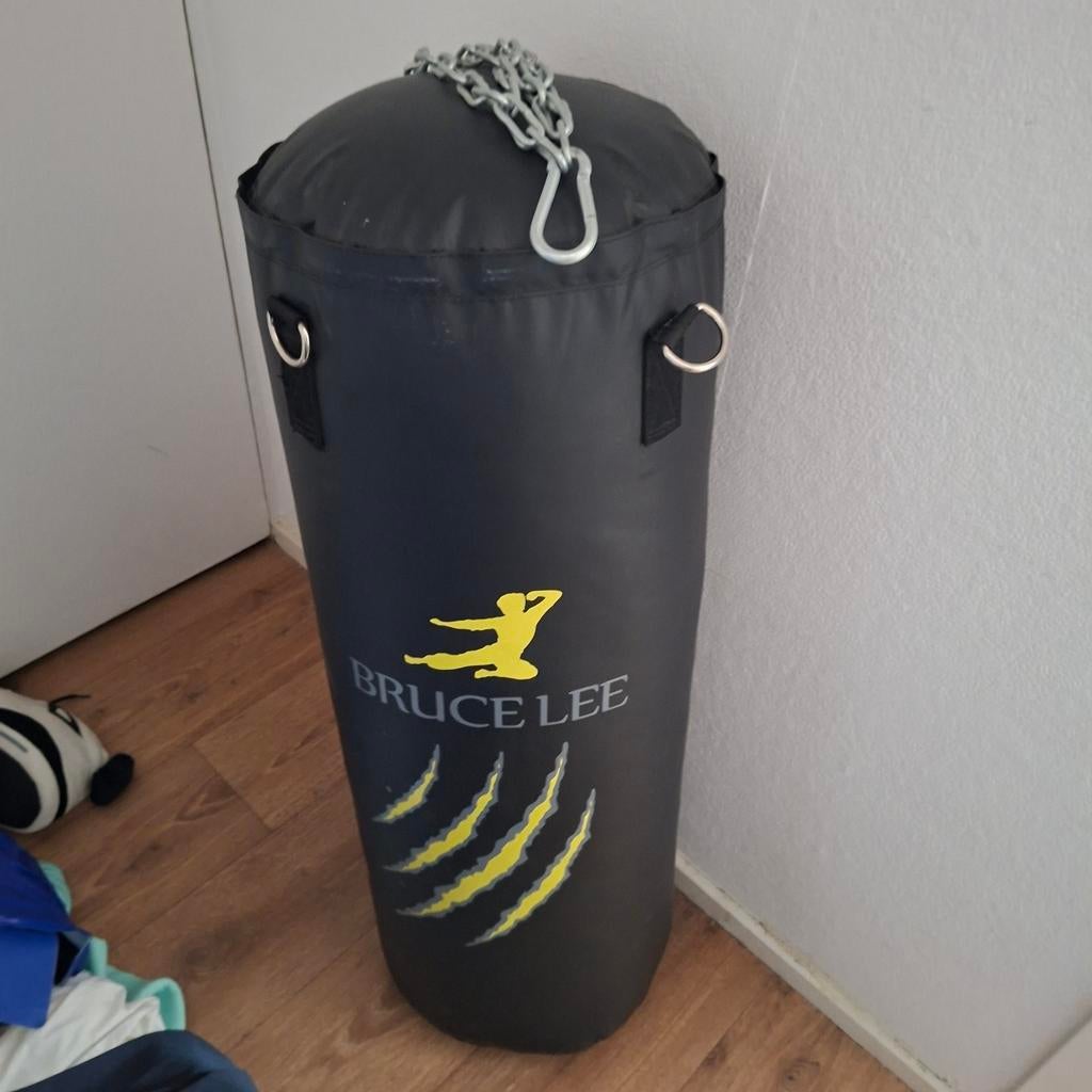 Bruce Lee bokszak - 100 cm, Sport en Fitness, Vechtsporten en Zelfverdediging, Ophalen, Zo goed als nieuw, Overige, Vechtsportmateriaal