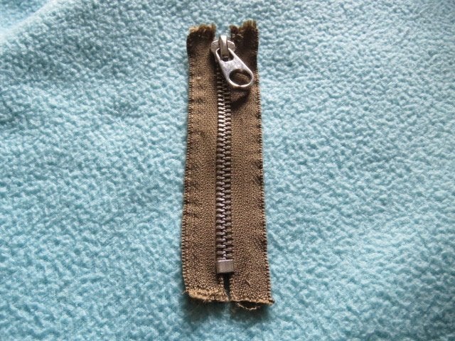 1 EURO OF GRATIS Stevige metalen deelbare rits groen 13 cm, Ophalen, Zo goed als nieuw, Rits of Sluiting