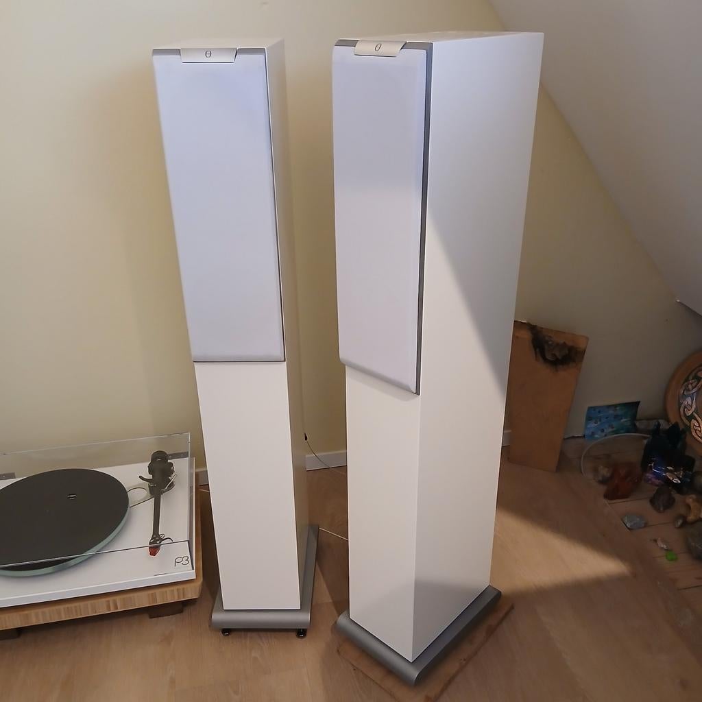 Audiovector ki3 super in kleur warm wit, Ophalen, 120 watt of meer, Front, Rear of Stereo speakers, Overige merken