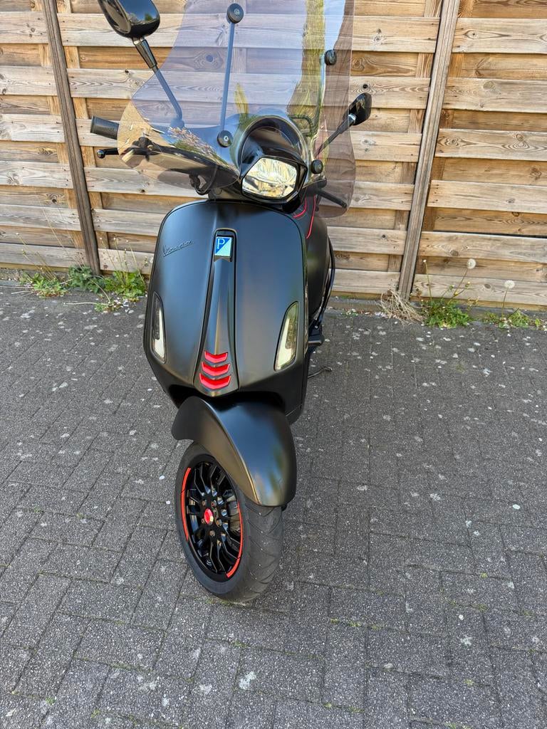 Vespa Sprint Mat Zwart - Sportieve Scooter bouwjaar 2021, Ophalen, Vespa S, Zo goed als nieuw, Benzine
