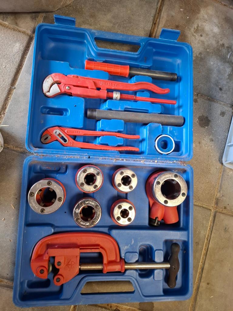 Buiten draad Tap Set met Tangen en Pijpsnijder, Ophalen of Verzenden, Gebruikt