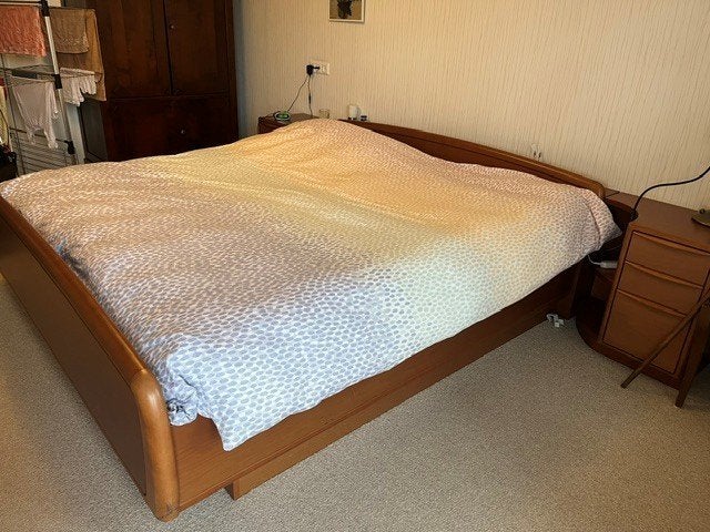 te koop een mooi 2 persoons bed met verstelbare lattenbodem, Ophalen, Bruin, Tweepersoons, Hotel chique