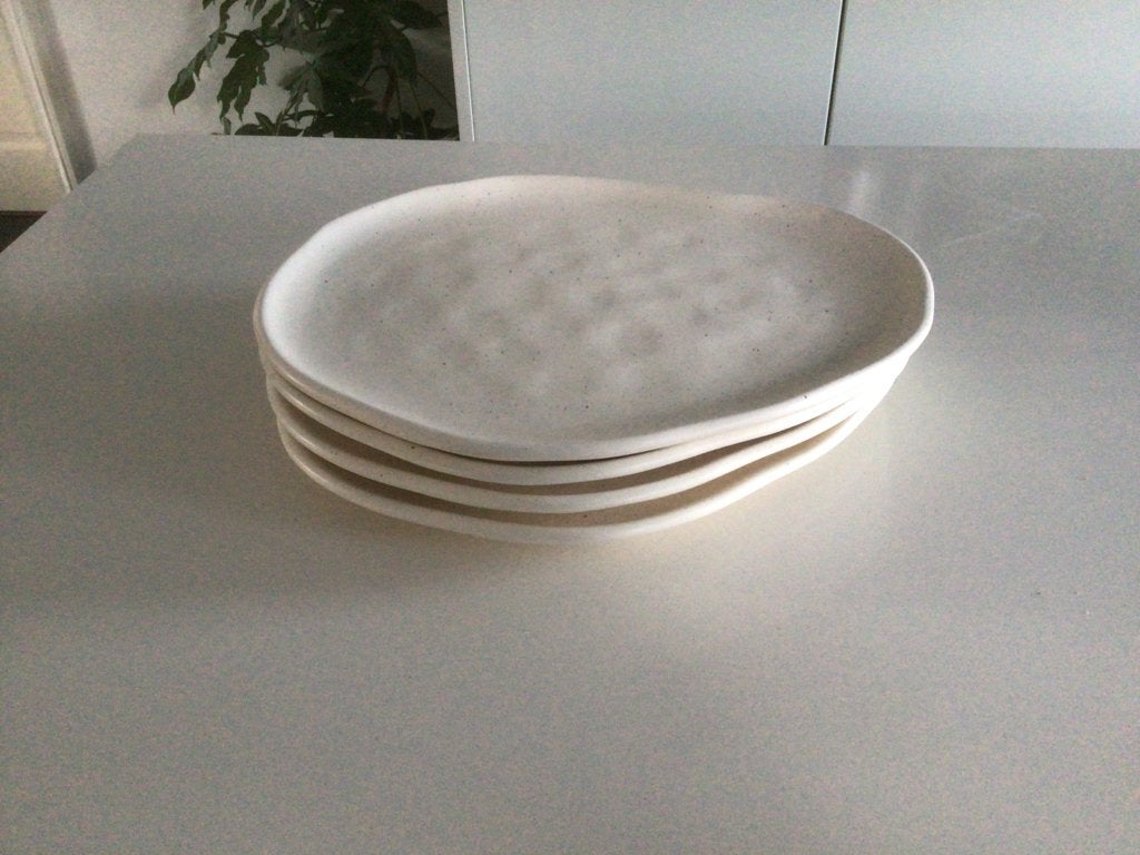 Nieuw 4 Organic L Off White borden met prijskaartje, Huis en Inrichting, Keuken | Servies, Ophalen, Keramiek, Nieuw, Bord(en)