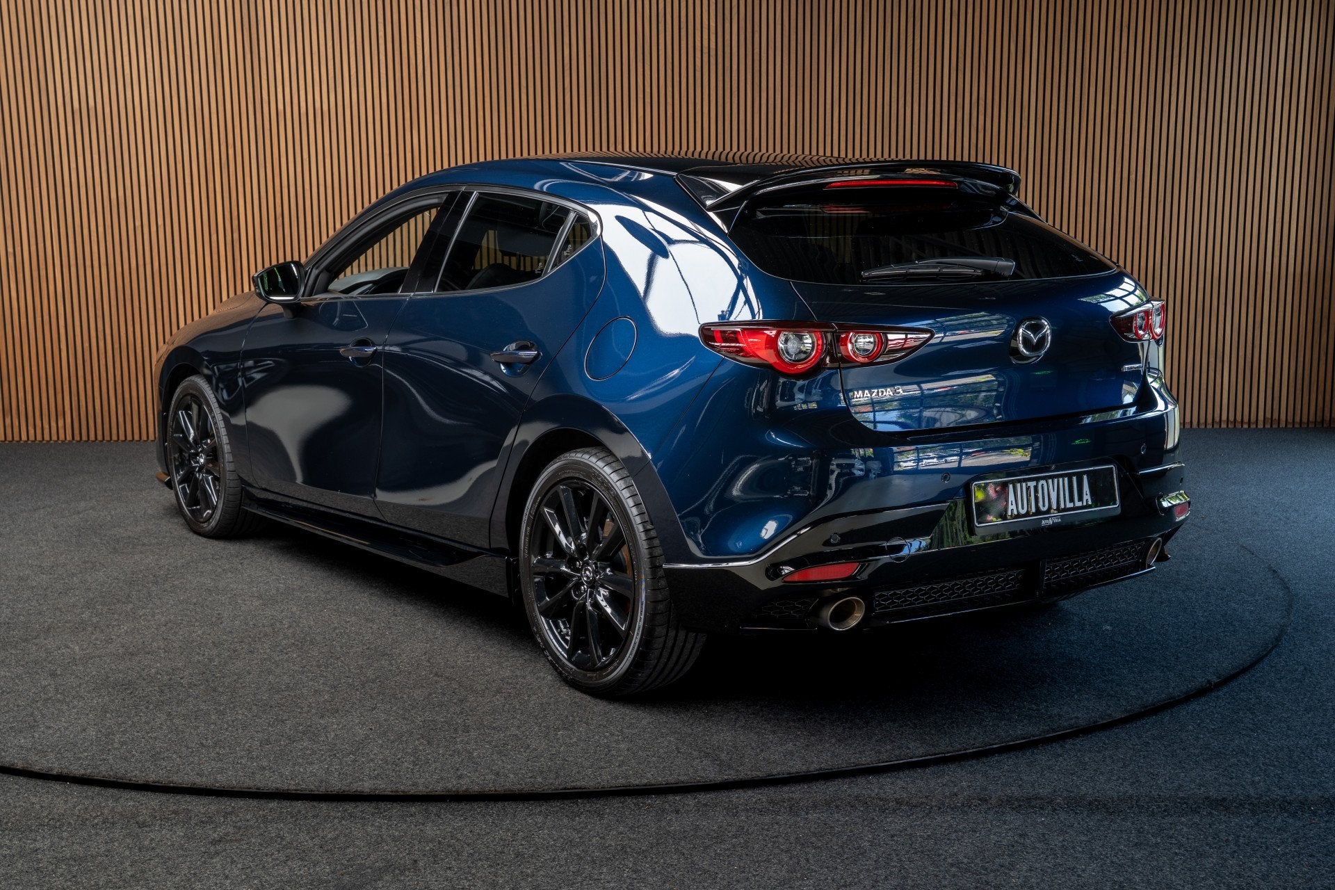 Mazda 3 2.0 e-SkyActivX M Hybrid 186 HUD Navi MRCC 360° PDC, Gebruikt, Zwart, 4 cilinders, Blauw