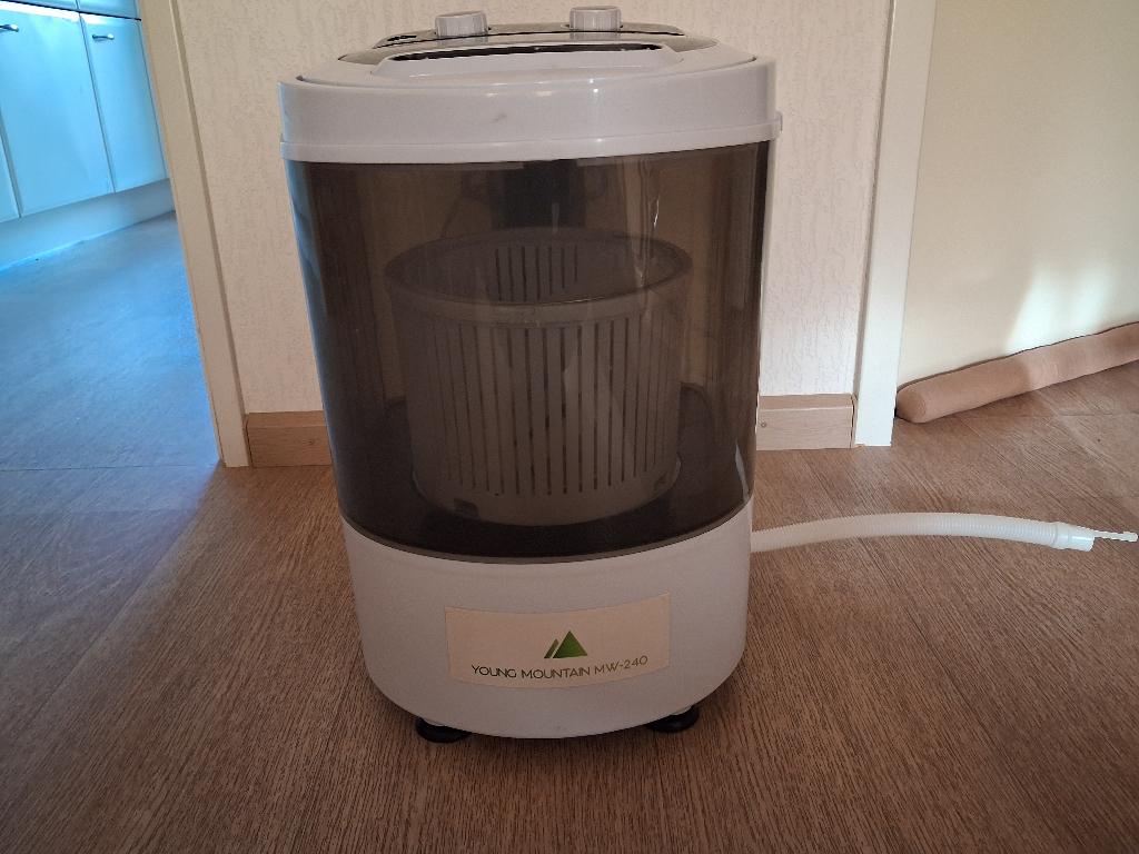 Camping wasmachine Young Mountain MW-240, Witgoed en Apparatuur, Wasmachines, Minder dan 1200 toeren, Minder dan 85 cm, Minder dan 4 kg