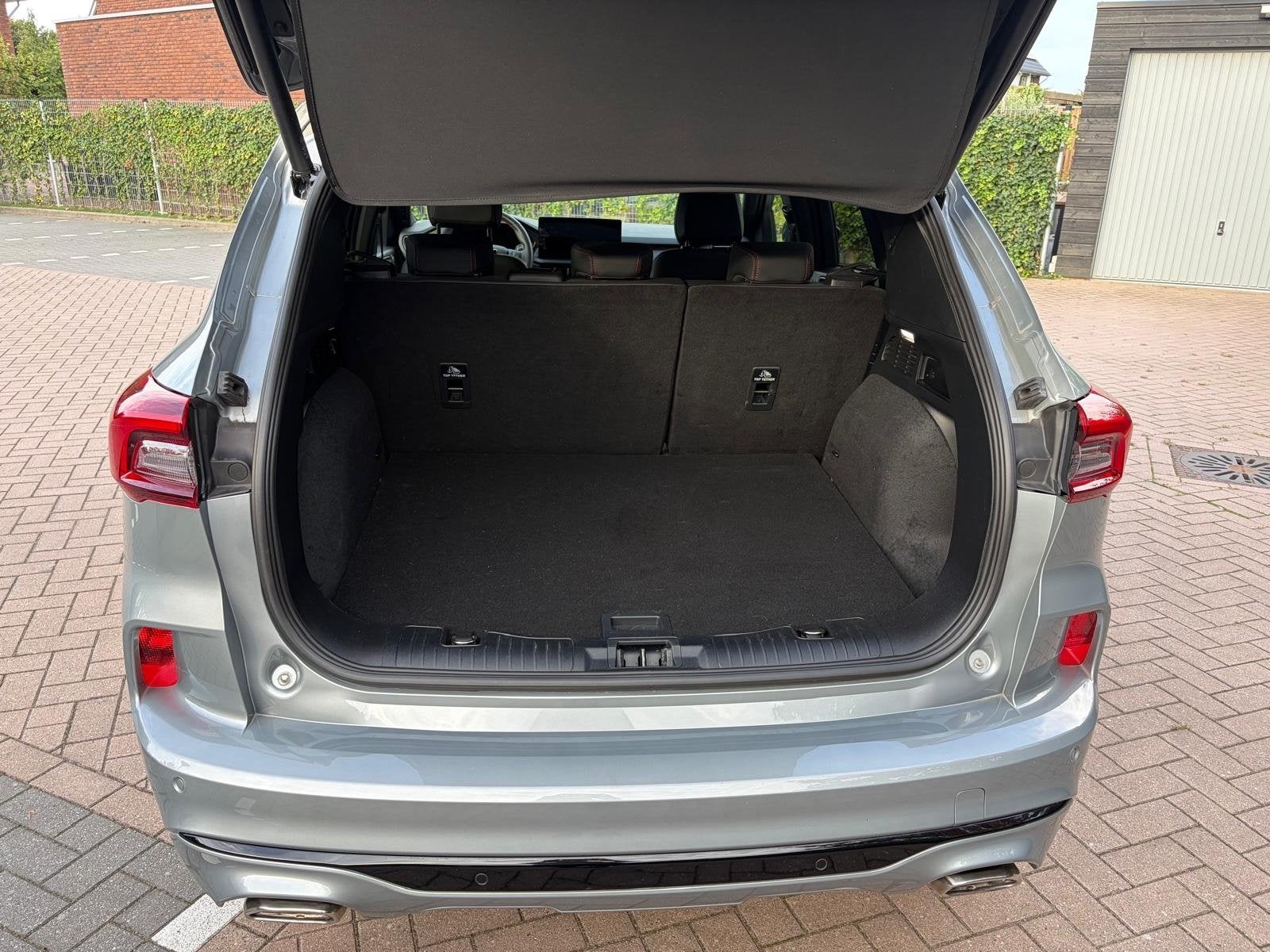 Foto 13 van Ford Kuga 2.5 PHEV St-line X Black Style | Trekhaak | Winter