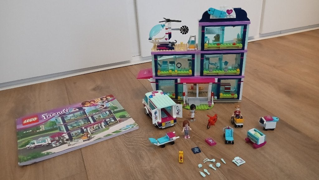 LEGO Friends 41318 Heartlake Ziekenhuis, Kinderen en Baby's, Speelgoed | Duplo en Lego, Ophalen of Verzenden, Zo goed als nieuw