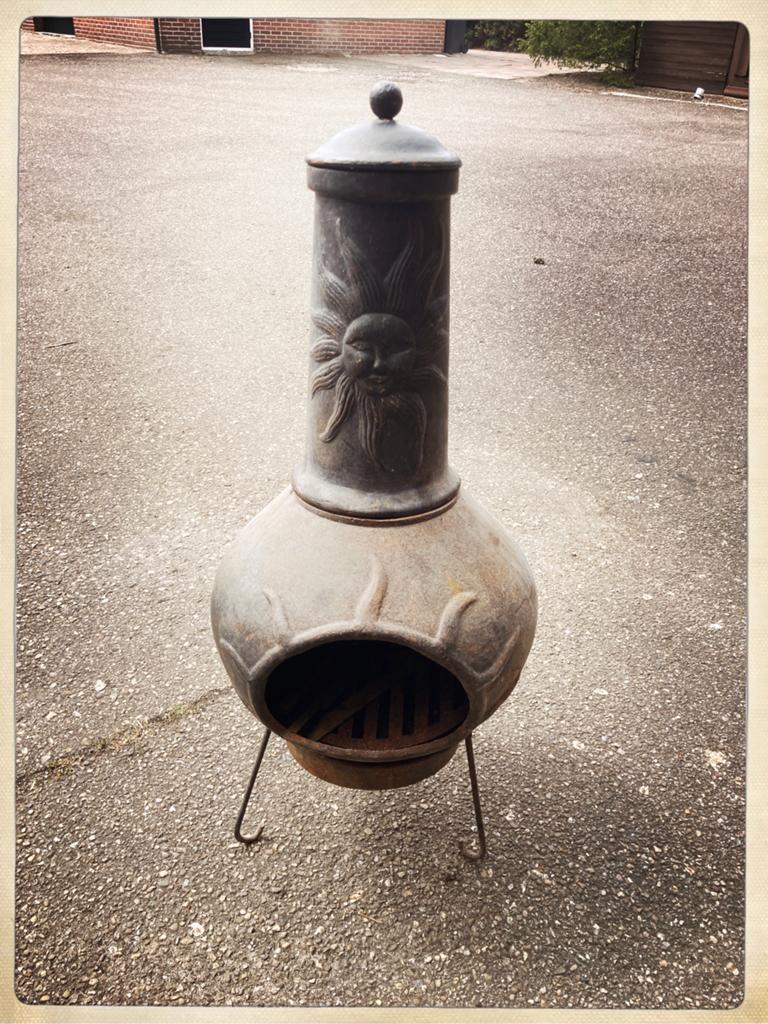 Gietijzeren terrashaard met zonnedesign, Ophalen, Gebruikt