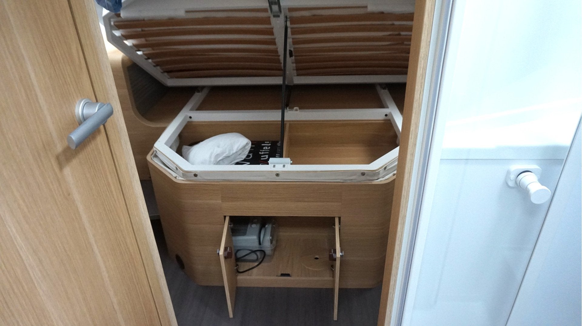 Foto 36 van Adria MATRIX 670SC PLUS AUTOMAAT 141 pk Zonnepan. Electr. Fi