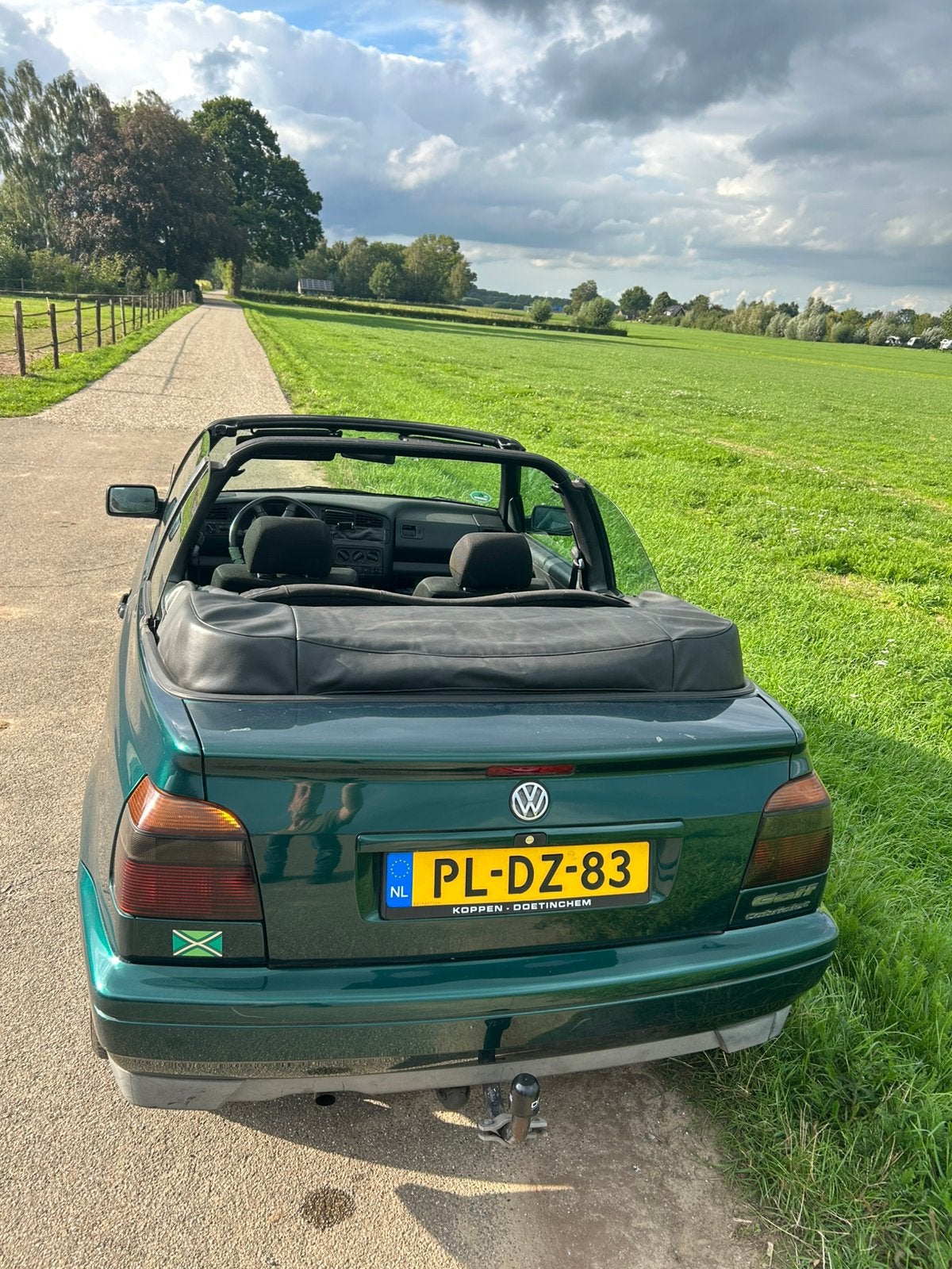 Vw golf cabriolet met nieuwe apk en in goede staat, Auto's, Voorwielaandrijving, Centrale vergrendeling, Zwart, 4 cilinders