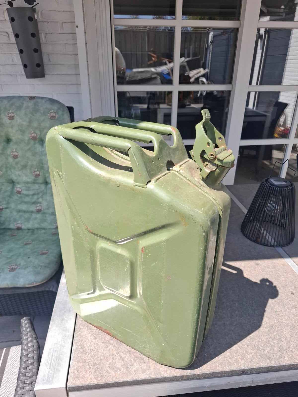 Jerrycan 20 liter, Ophalen