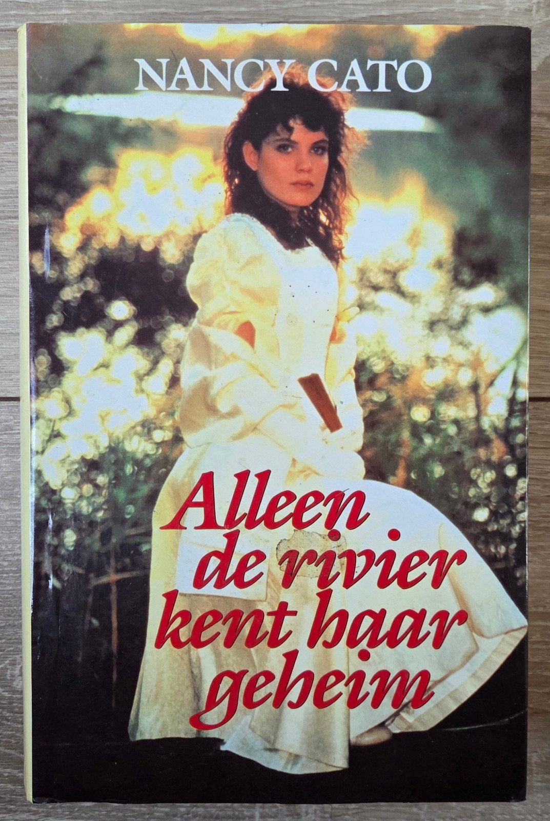Nancy Cato - Alleen de rivier kent haar geheim, Ophalen of Verzenden, Zo goed als nieuw, Nancy Cato