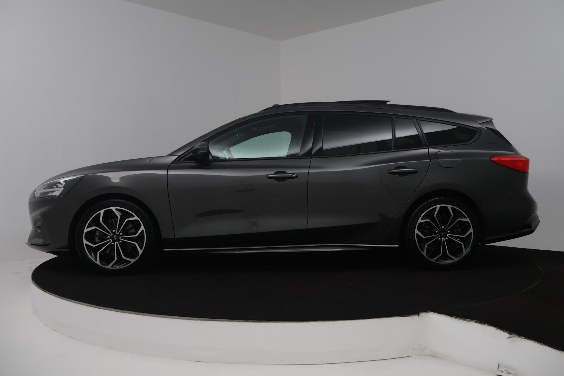 Ford FOCUS Wagon 1.5 EcoBoost Vignale (PANORAMADAK, STOEL/ST, Auto's, 1345 kg, Euro 6, Automatische klimaatregeling, 3 cilinders