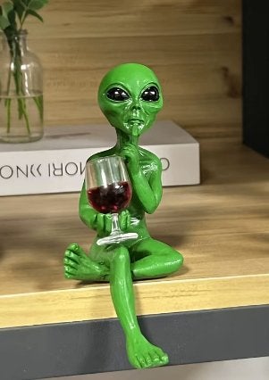 Prachtig beeldje Groene Alien met glas wijn (14cm, Antiek en Kunst, Ophalen of Verzenden