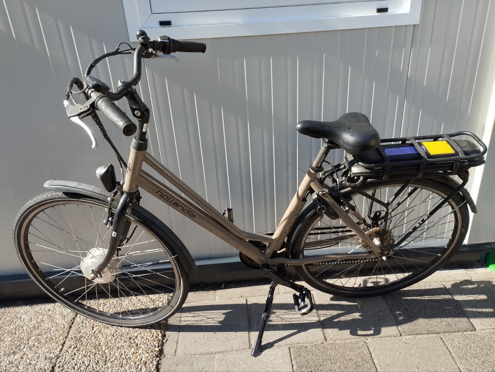 Hollandia elektrische damesfiets, Gebruikt, 47 tot 51 cm, 50 km per accu of meer, Ophalen