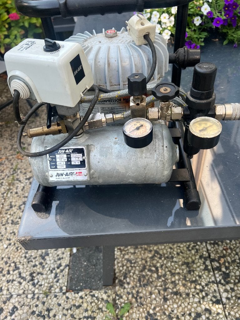 jun-air  stille compressor, Ophalen, Gebruikt, 6 tot 10 bar, Minder dan 200 liter/min