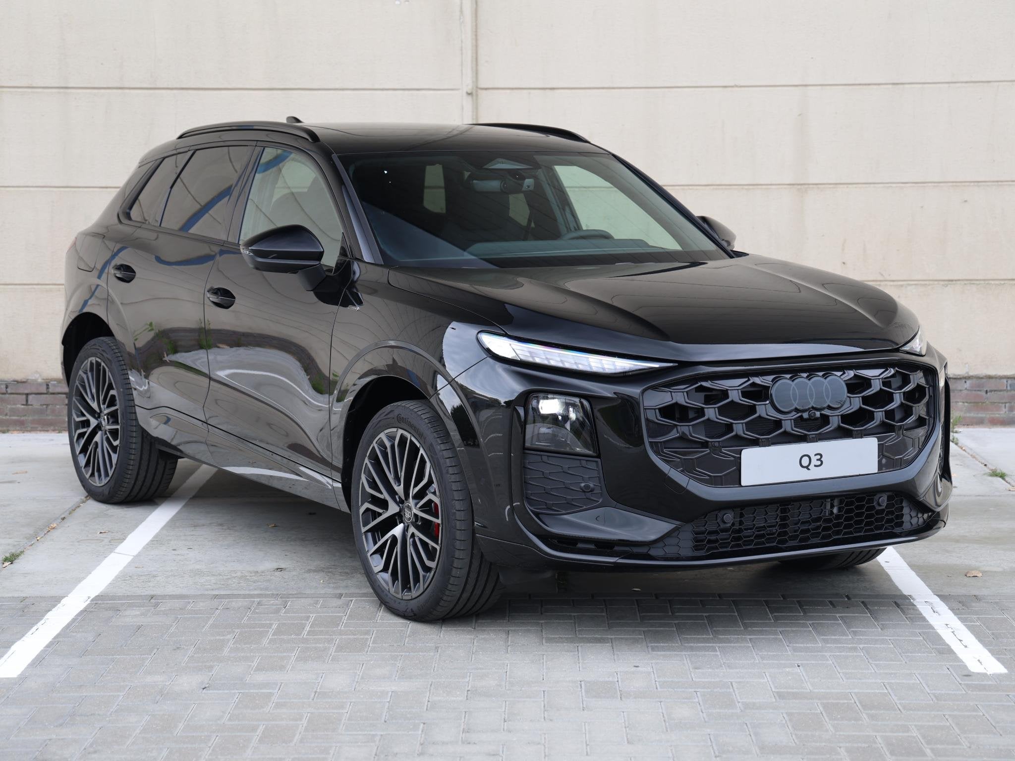 Audi Q3 S edition e-hybrid 272 PK | Optiek zwart | Trekhaak|, Auto's, Audi, 1800 kg, 1498 cc, 4 cilinders, 150 min