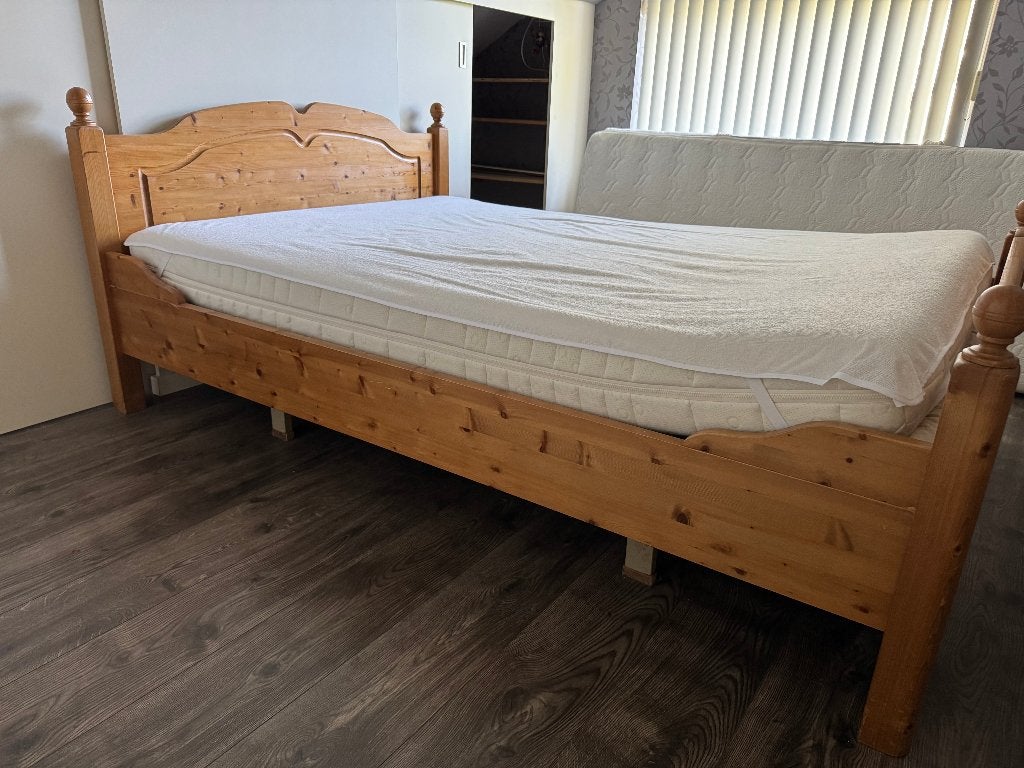 Grenen bed, Ophalen, Gebruikt, Bruin, Tweepersoons