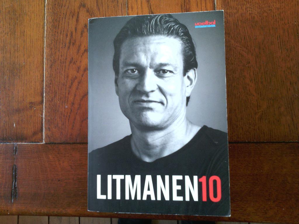 voetbalboek-Litmanen 10 - Biografie - Jari Litmanen, Ophalen of Verzenden, Zo goed als nieuw, Balsport