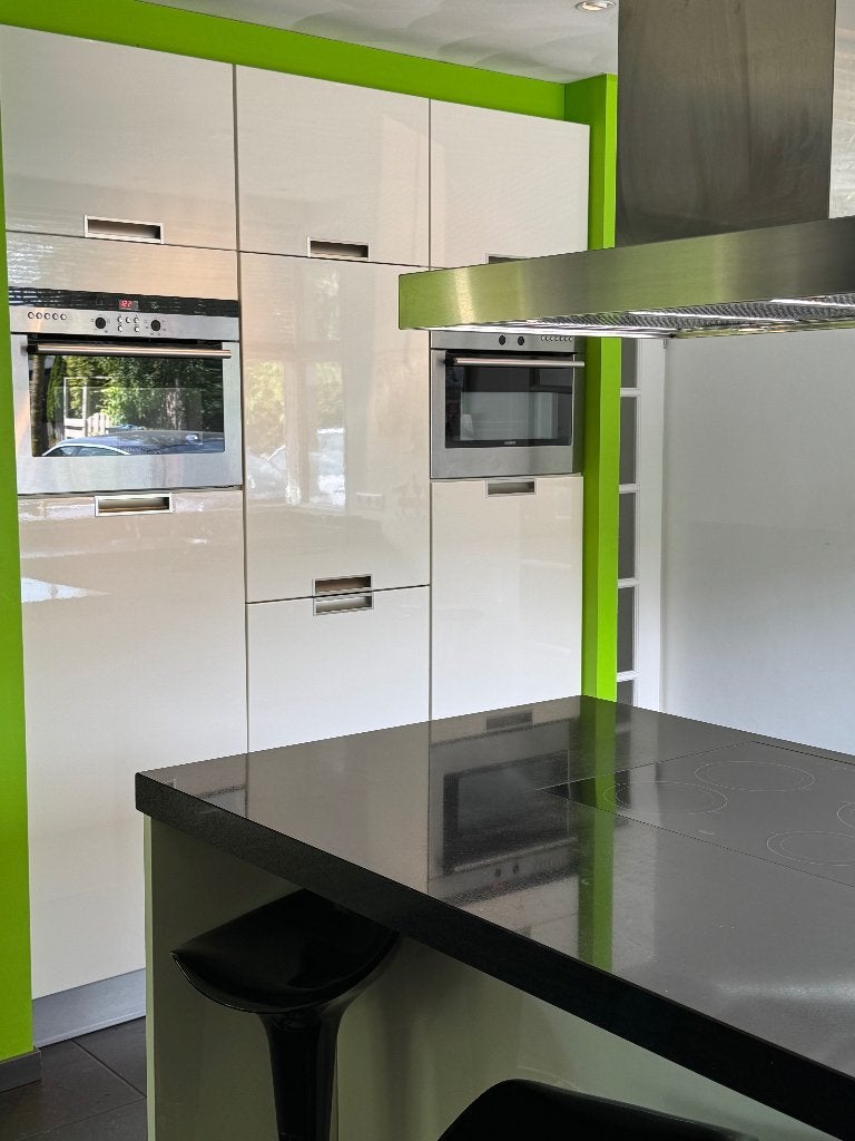 Complete hoek keuken met eetbar, Huis en Inrichting, Keuken | Complete keukens, Ophalen, Gebruikt, Wit, Graniet of Steen