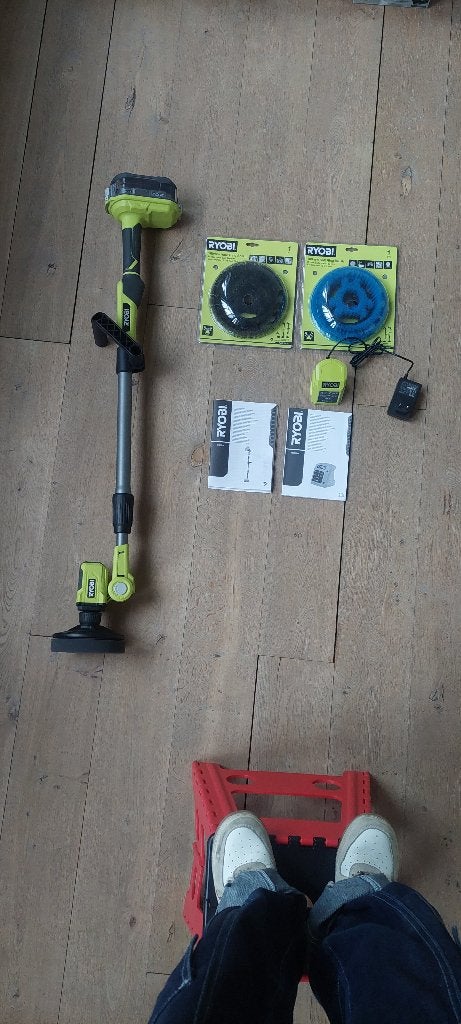 RYOBI telescopische Power Schrobber + lader, Doe-het-zelf en Verbouw, Ophalen, Zo goed als nieuw, Kolomboormachine