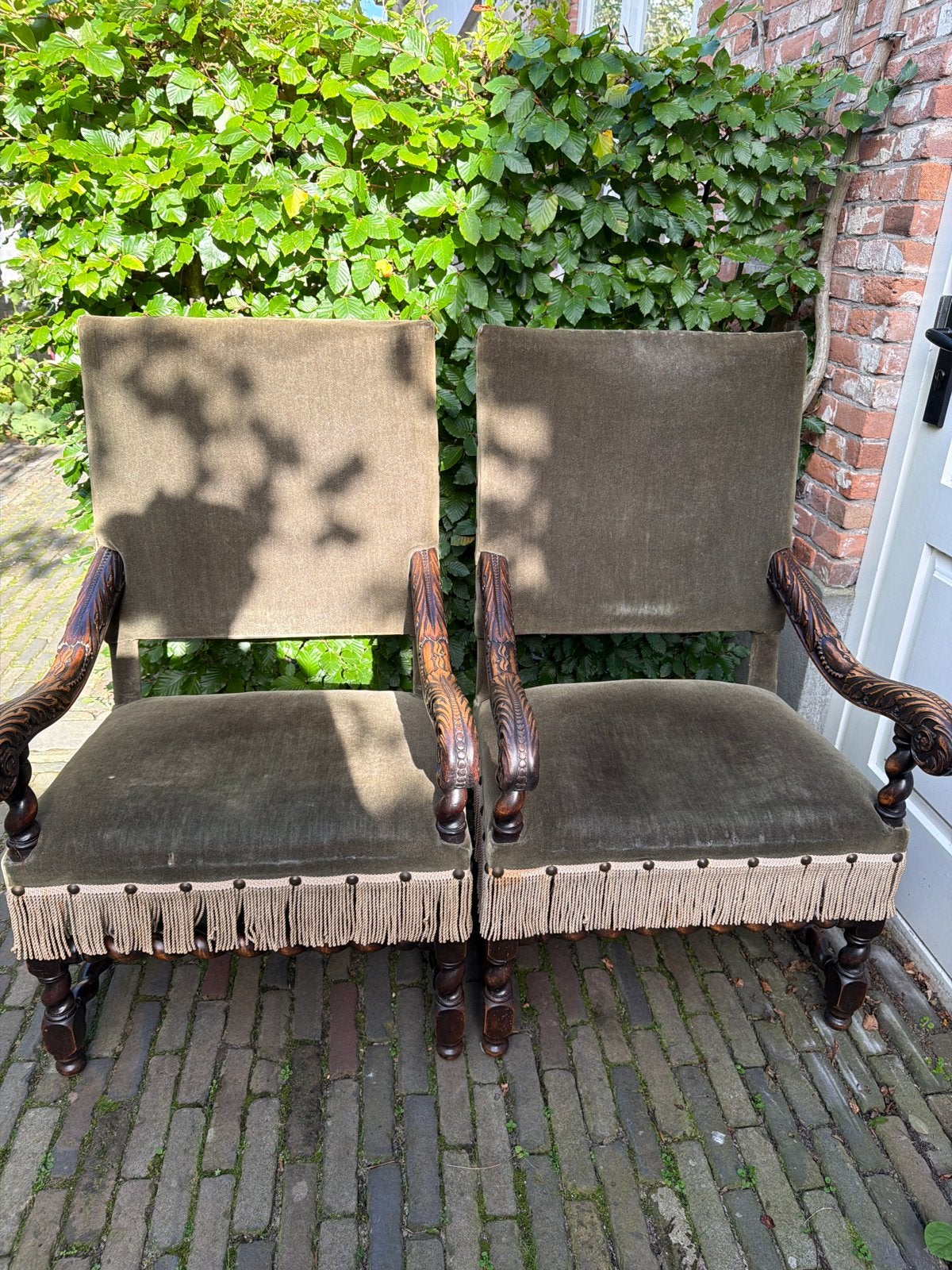 Twee 19e-eeuwse Renaissance stijl stoelen, Antiek en Kunst, Ophalen