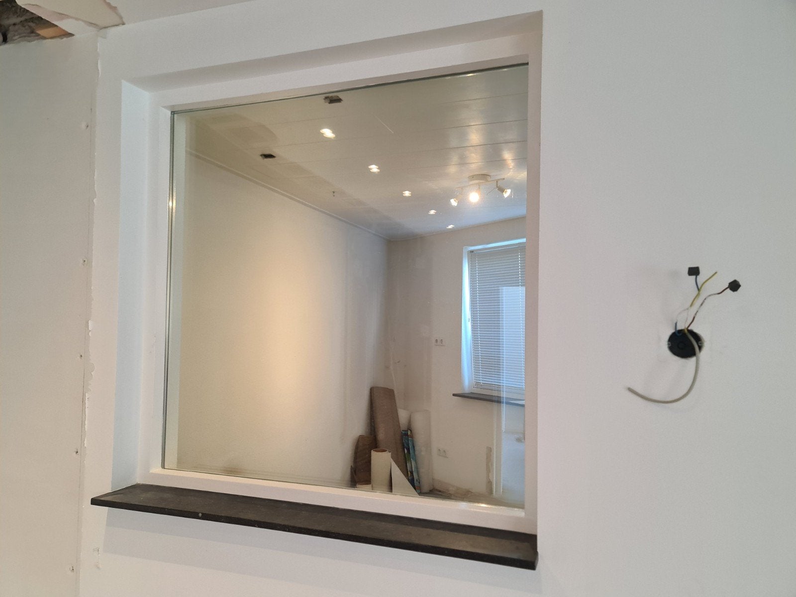 hardhouten raamkozijn met dubbelglas 130x130 en vensterbank, Ophalen, Zo goed als nieuw