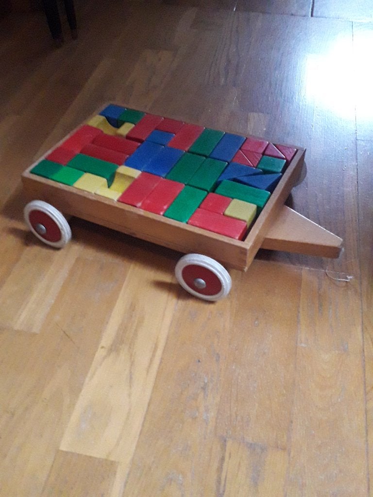Mooi Retro Vintage Karretje met Gekleurde Blokken, Kinderen en Baby's, Ophalen of Verzenden, Gebruikt, Duw- of Trekspeelgoed