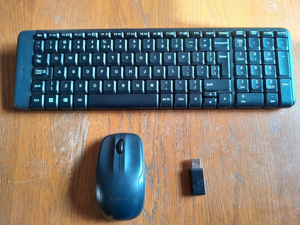 Logitech MK220 draadloos toetsenbord en muis, Computers en Software, Gebruikt, Logitech, Ophalen of Verzenden, Draadloos