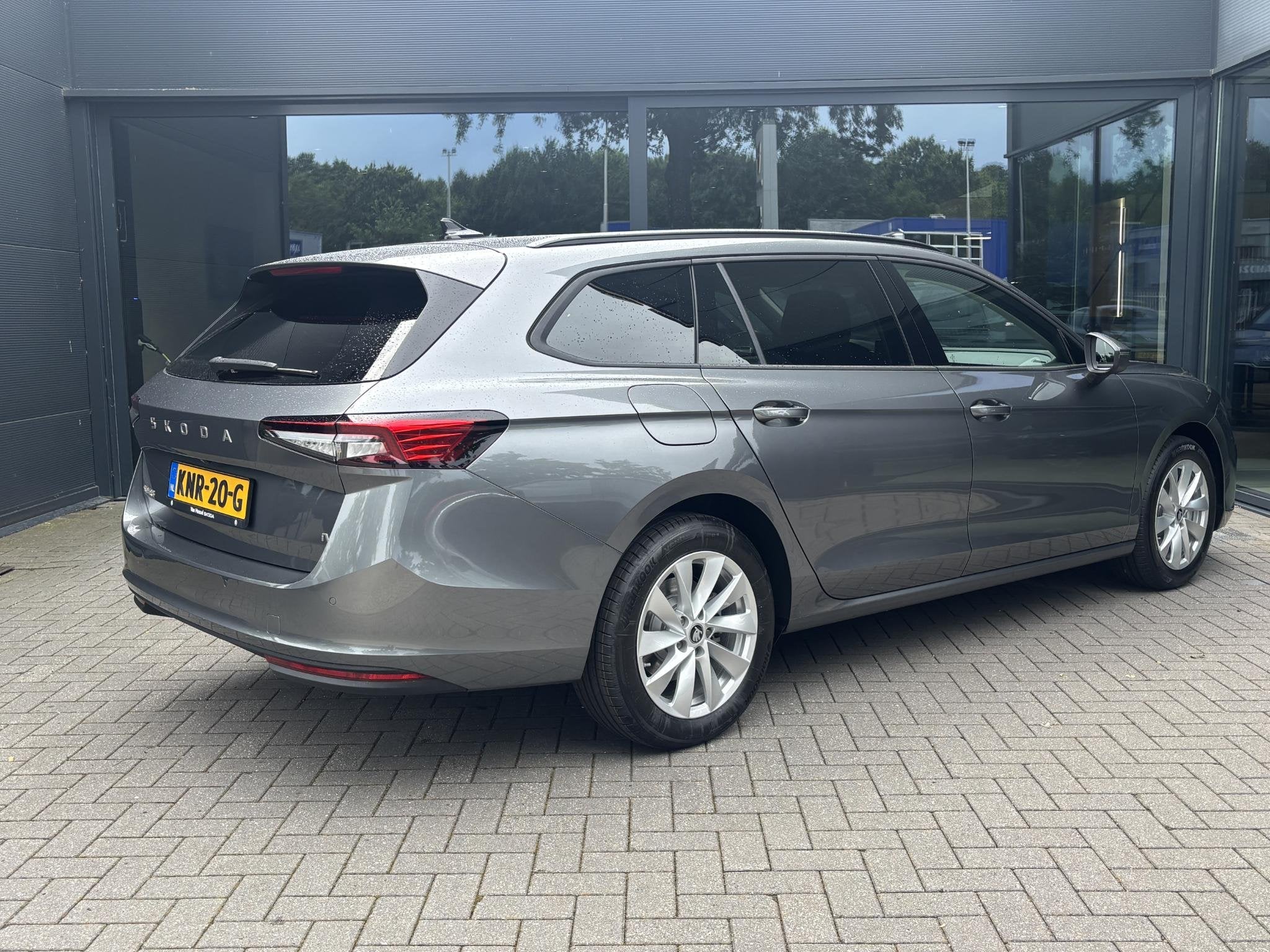 Skoda Superb Combi 1.5 TSI PHEV Business Edition 204 PK | Au, Auto's, Stof, Euro 6, 26 kWh, Te koop