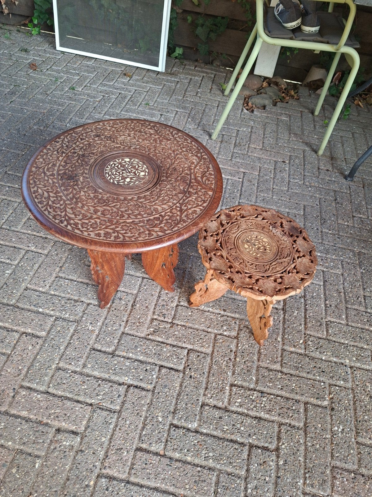 Set van 2 handgesneden Indiase bijzettafels, Ophalen of Verzenden