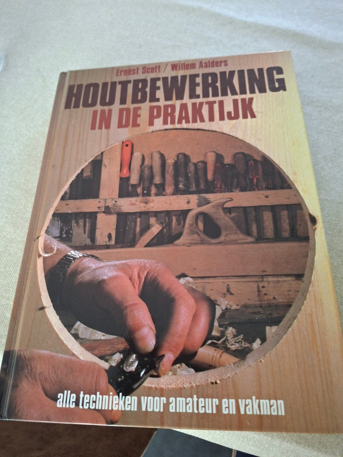 Walter Scott - Houtbewerking in de praktijk, Boeken, Ophalen of Verzenden, Gelezen, Bouwkunde