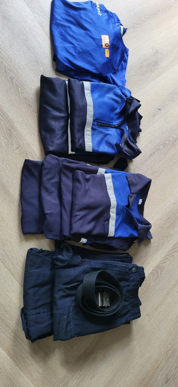 kledingset voor HTV opleiding, Ophalen, Gedragen