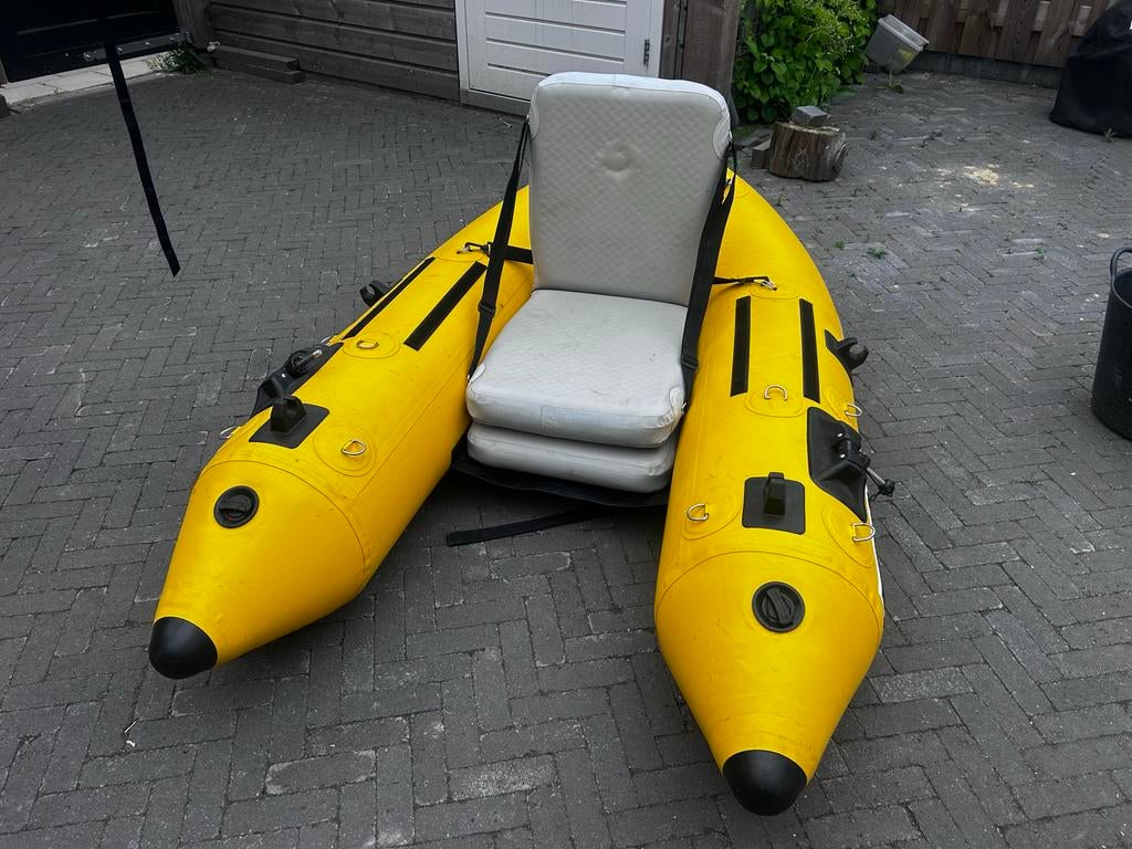 Floatmaster Xl bellyboat incl vinnen en pomp, Watersport en Boten, Hengelsport | Roofvissen, Ophalen of Verzenden, Zo goed als nieuw